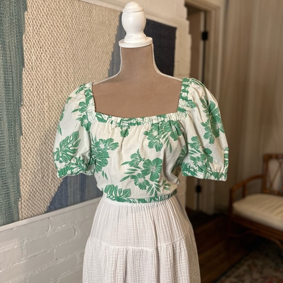 American Eagle Green Tropical Crop Top with Puff Sleeves - Picture 2 of 8